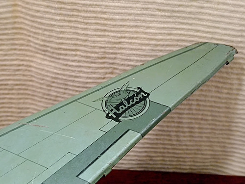 Avión Halcón Vispa Hojalata Fricción (Usado)