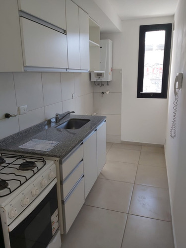 Venta Departamento 2 Dormitorios Adjudicado Regam Pilay Con Posesion Inmediata O Renta, Av Colon 1494