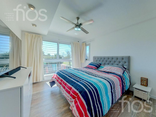 Imagen 24 de 28 de Venta Casa De 3 Dormitorios Con Parque Piscina Cochera En Funes