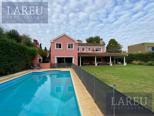 Casa En Venta, Barrio Las Araucarias