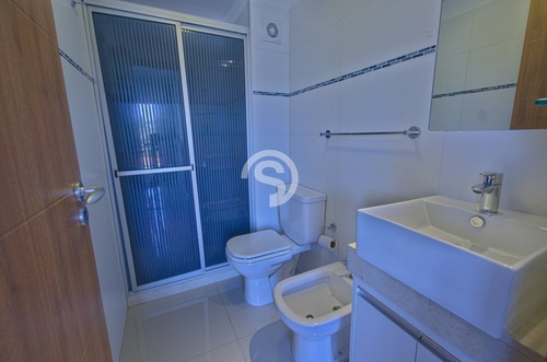 Apartamento En Playa Mansa- Ref: 3763