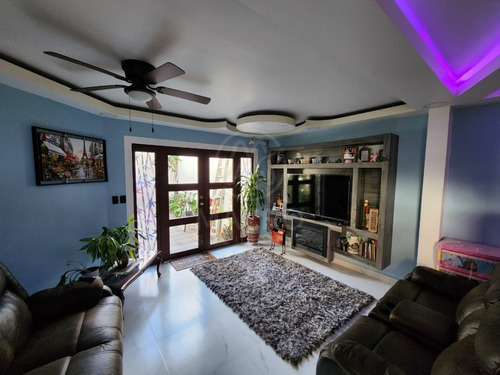 Casa En Venta En Col. Gabriel Tepepa Con Departamento Y Roof Garden