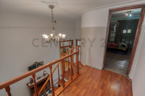 Casa En Venta De 3 Dormitorios Con Patio Y Cochera