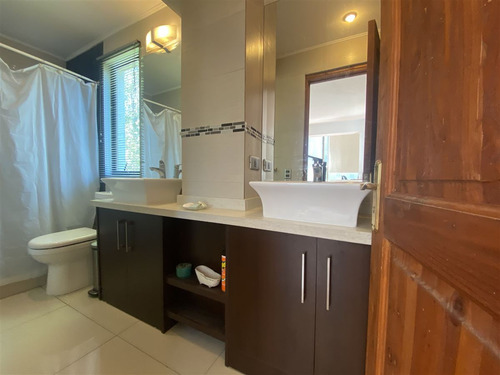 Casa En Venta En Parcela Chicureo Central 5d Más Serv.