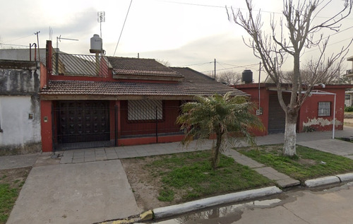 Dueño Directo Vende Casa Tipo Chalet Con Garage Sobre Calle Andrade Gregorio De Laferrere