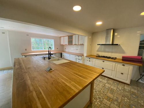Casa De 3 Pisos De 350 M2, 6d 4b, Altos Del Cruces, Valdivia