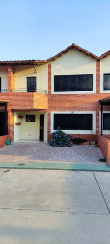 Imagen 1 de 11 de Townhouse En Venta En La Cumaca Sandiego Hilmar Rios C445497