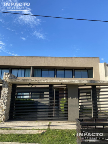 Duplex En Venta Cañuelas Centro Con Cochera Y Patio