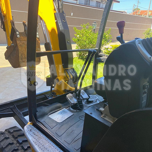 Imagem 3 de 6 de Mini Escavadeira Jcb 8026