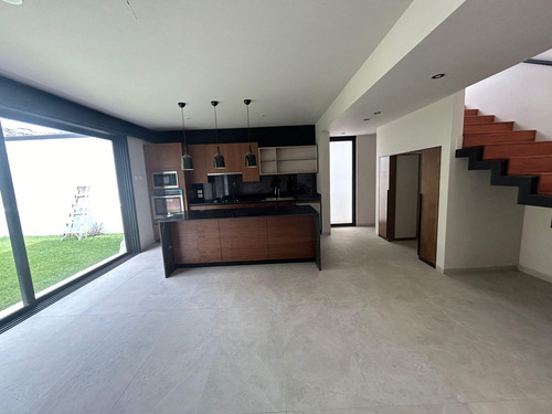 Casa Minimalista En Venta Estilo Moderno, En Buenavista Zona Norte Cuernavaca Morelos