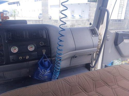 Imagem 10 de 12 de Volvo Vm 310 4x2t 2011