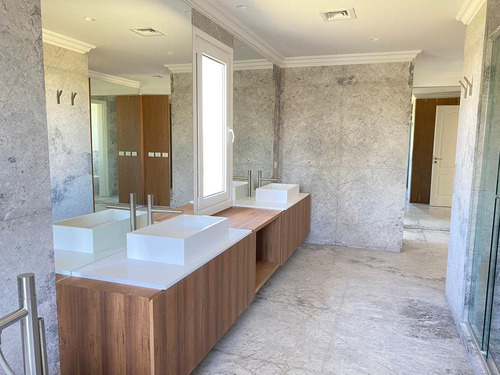 Imagen 28 de 30 de Venta | Casa De Tres Plantas | 6 Dormitorios En Suite | Lote Al Agua | El Golf