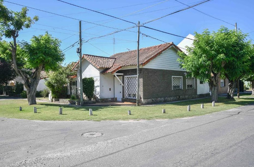 Casa En Venta - 3 Dormitorios 1 Baño - Cochera - 170mts2 - Manuel B. Gonnet, La Plata
