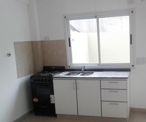 Imagen 7 de 9 de Departamento 2amb Con Patio Y Cochera En Banfield