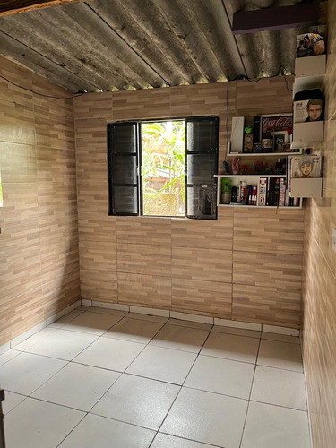 Casa Com 3 Quartos, 2 Banheiros E Vaga Para Até 2 Veículos