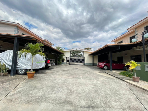Imagen 2 de 18 de Leal Pérez Vende Townhouse San Diego Obra Blanca Terranostra
