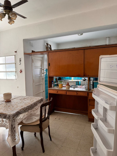 Casa En Venta A Refeccionar Excelente Ubicación Pellegrini 173. 4 Dormitorios