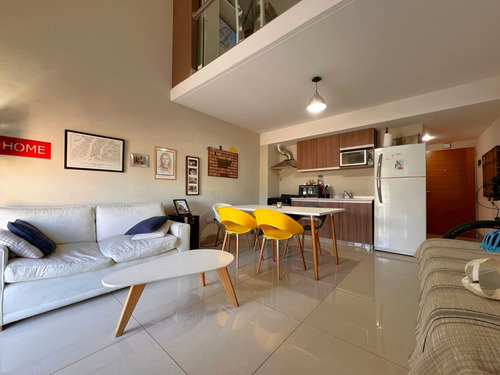 Depto 2 Ambientes En Duplex Con Balcon // Av. Presidente Peron 2672
