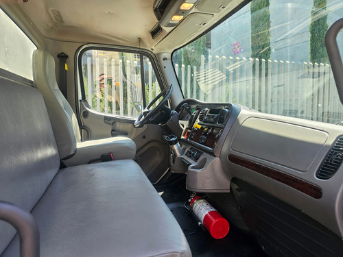 Camion Freightliner M2 106 Caja Seca Aut 2017