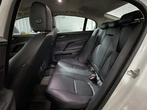 Imagem 20 de 24 de Jaguar Xe Pure