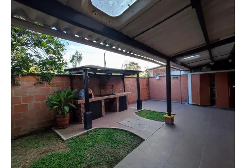 Venta Casa De 258mts2 Condominio En El Castillo, Jamundí 7384.