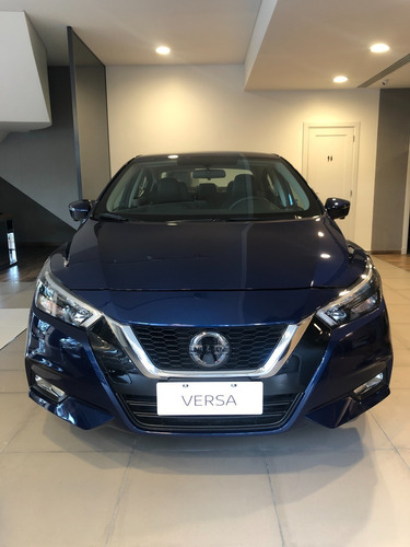 Imagen 2 de 15 de Nissan Versa Exclusive Cvt