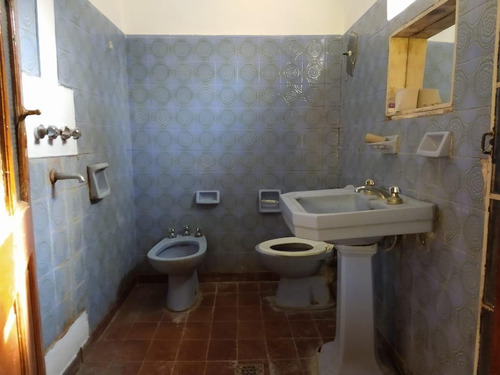 Imagen 8 de 9 de Hermosa Casa-quinta De 1 Dormitorio En Moreno Lado Norte! Sobre Calle Güemes Entre Venezuela Y Guatemala - Amplio Parque!