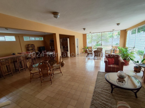 Imponente Casa En Zona Privilegiada Urb Santa Elena, Conjunto Privado Del Este Barquisimeto \\ Mehilyn Perez Tu Asesor De Confianza //