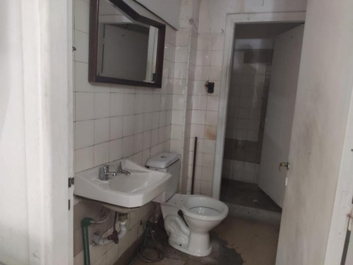 Venta O Permuta, Local Comercial De 140 Metros Sobre Paysandú Rentado.