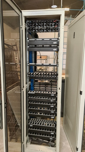 Imagen 2 de 6 de Rack 40 Unidades Usado Impecable Con Varios Accesorios