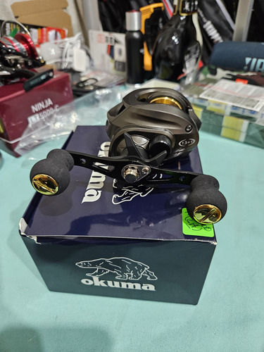 Carrete Bait Casting Okuma Ak2000