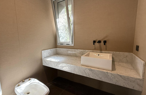 Casa En Castores Con El Mejor Acceso A Guardia Y Club House!