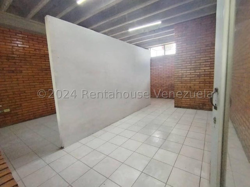 Maria Luisa Mendoza Vende Local Comercial En El Transcurrido Centro Comercial Cosmo Centro De Barquisimeto, Baño Amplio Luminoso Fachada De Vidrio Servicios Basicos Y Mas 2 4 2 8 5 9 4