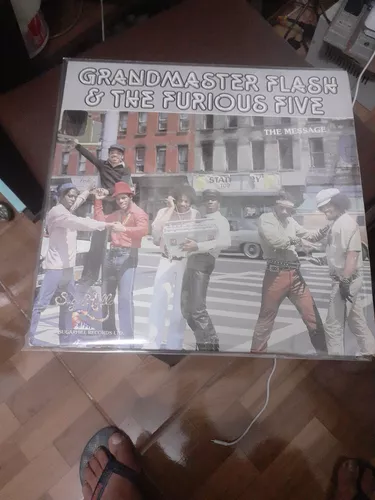 Grandmaster Flash and the Furious Five - The Message (1982) : r