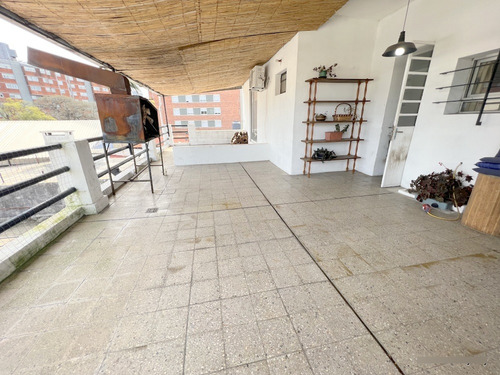 Venta Hermosa Casa De Altos, La Blanqueada, 2 O 3 Dormitorios, Al Frente, Balcón, Terraza, Sin Gastos Comunes, Independiente, Divina