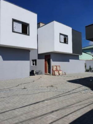 Imagem 2 de 12 de Sobrados Em Condomínio No Bairro Belas Artes, Em Itanhaém, Litoral Sul De São Paulo, Localizado No Lado Praia À 400 Metros Do Mar. Possui Piscina, Churrasqueira E Vaga Para 02 Automóveis
