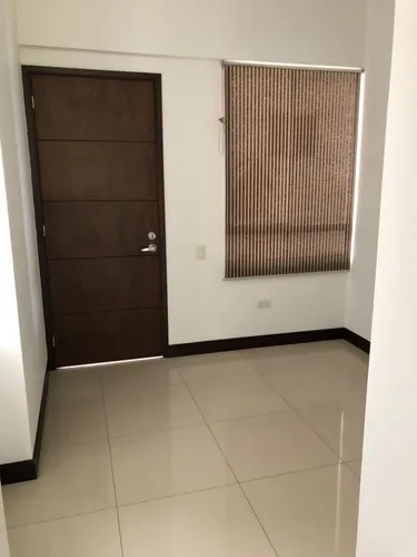 Apartaestudio En Arriendo En Cristales. Cod A8082
