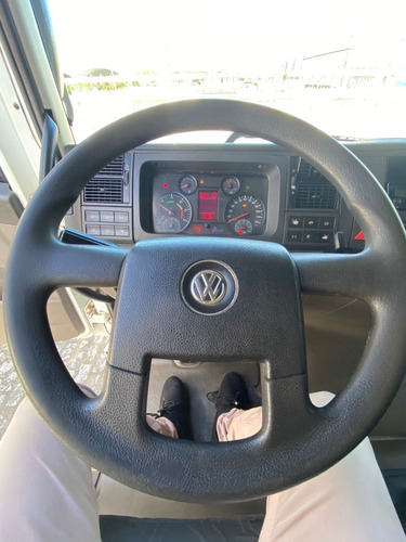 Imagem 7 de 19 de Vw Constellation 25.420 Prime - 2018