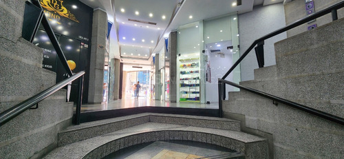 Local En Alquiler Sabana Grande No Esta A Pie De Calle 12 Mts2 Sonmetros2 B-9qnx 0206