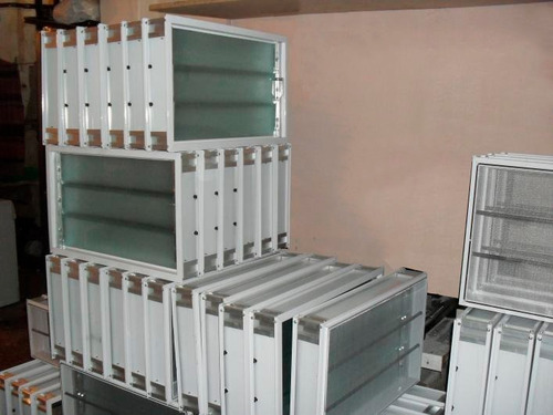 Imagen 3 de 9 de Aireador Ventiluz Aluminio 40x26cm C/mosquitero