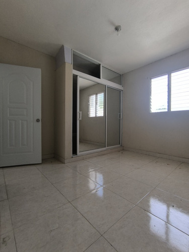 Apartamento De Una Sola Habitación Un Baño Sala Cocina Comed