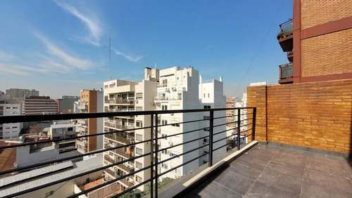 Departamento De Tres Ambientes Con Cochera En Almagro.