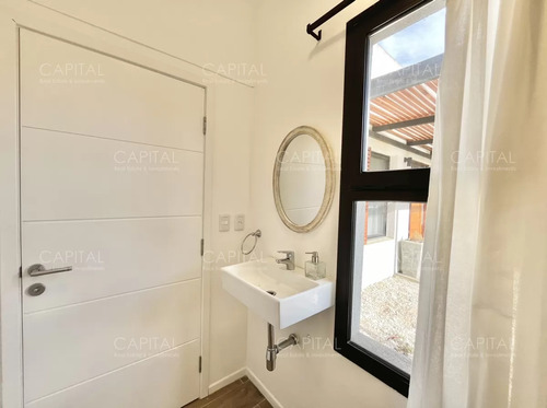 Casa De 3 Dormitorios En Barrio Privado, Zona Colegios .