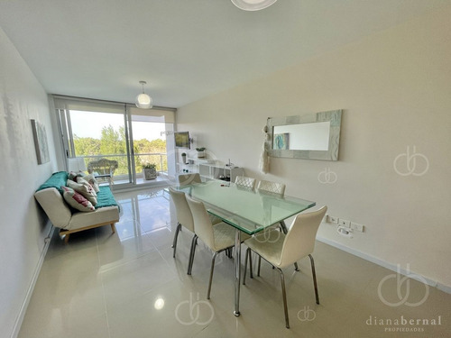 Imagen 2 de 13 de Venta De Apartamento De 2 Dormitorios En Edificio Be Punta