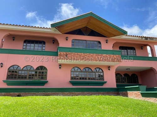 Casa En Venta Con Amplias Áreas Verdes Con Piscina Colinas De Carrizal, Carrizal Altos Mirandinos