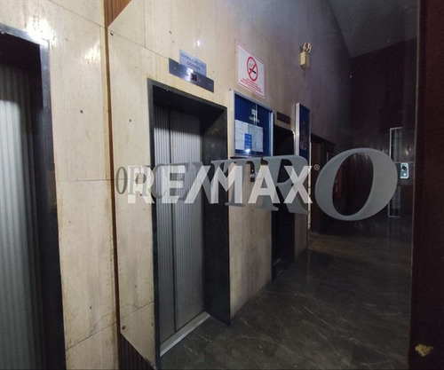 En Venta Amplia Oficina Av Baralt 54mts