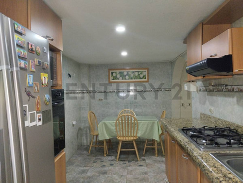 Amplia Casa En Porlamar, Urbanización La Arboleda