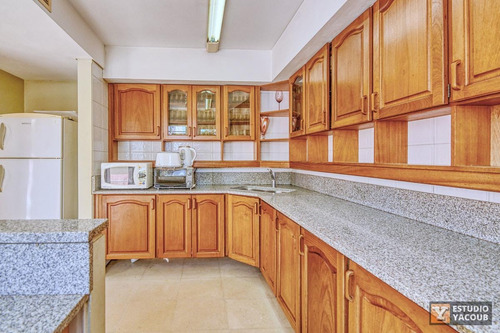 Imagen 12 de 30 de Casa En Venta - 4 Dormitorios 4 Baños - 350mts2 - Piscina - Cocheras - La Plata