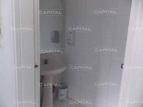 Local En Alquiler En Calle 20 Punta Del Este - Ref: 28002