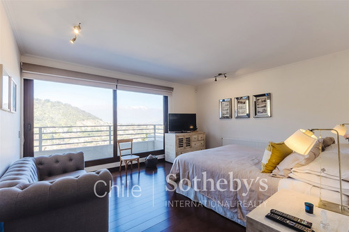 Casa En Venta De 3 Dorm. En Lo Barnechea
